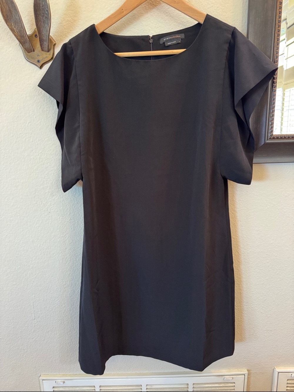 BCBGMaxAzria Black Short Sleeve Shift Dress